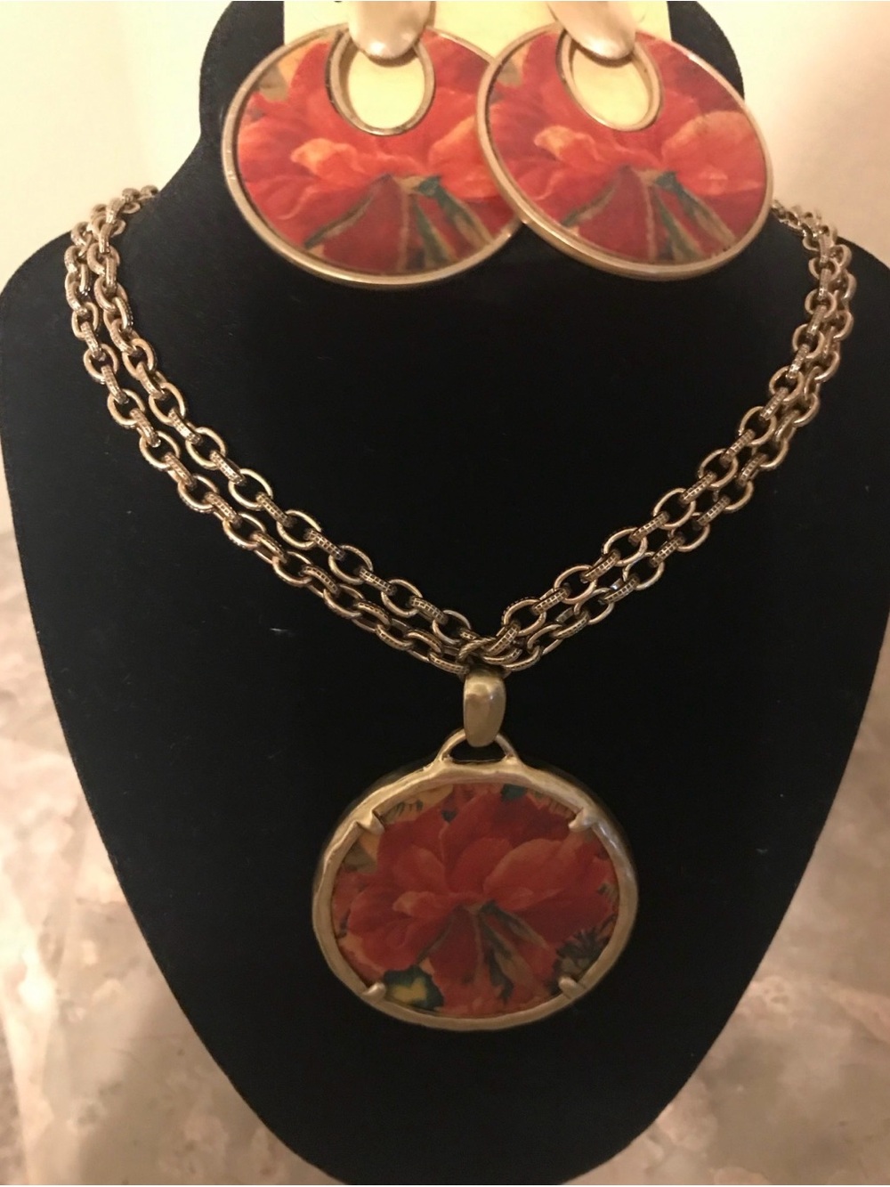 Floral Red Pendant Necklace and Earring Set - Gold Chain